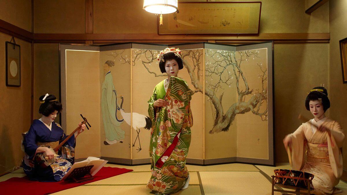 Geisha ou le jeu du shamisen 1 de Christian Durieux et Christian Perrissin (Futuropolis) décrypté par Comxitrip le site BD de référence