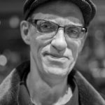 Portrait de Pierre Sirois (Siris) par Lëa-Kim Châteauneuf (Wiki Commons)