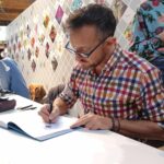 Sylvain Savoia à la Foire du livre de Bruxelles 2024 (crédit photo : Damien CANTEAU) - Petit Pays (éditions Dupuis)