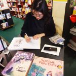 Yunbo en dédicace à la librairie La belle aventure à Poitiers en 2025 (crédit photo : Damien Canteau / Comixtrip)