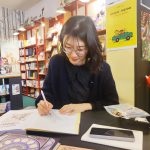 Yunbo en dédicace à la librairie La belle aventure à Poitiers en 2025 (crédit photo : Damien Canteau / Comixtrip)