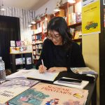 Yunbo en dédicace à la librairie La belle aventure à Poitiers en 2025 (crédit photo : Damien Canteau / Comixtrip)